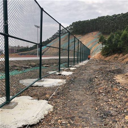 佛山耐腾-足球场围栏围网-半格栅组装式-安装灵活
