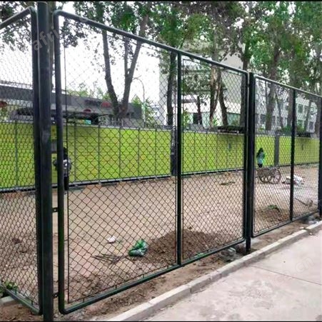 华丽体育篮球场勾花铁丝围栏学校运动场隔离防护网球场体育足球场围网厂家