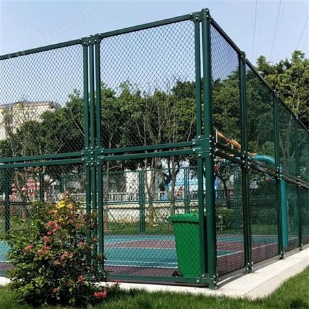 华丽体育密纹网钢网墙 钢丝网围栏网 机场场地隔离栅 河道水渠护栏网