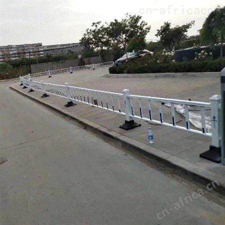  汽车停车场隔离栏 定做 锌钢市政公路道路安全防护栏杆