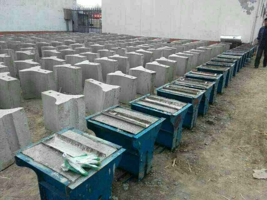 浅谈隔离墩模具的优点(图1)